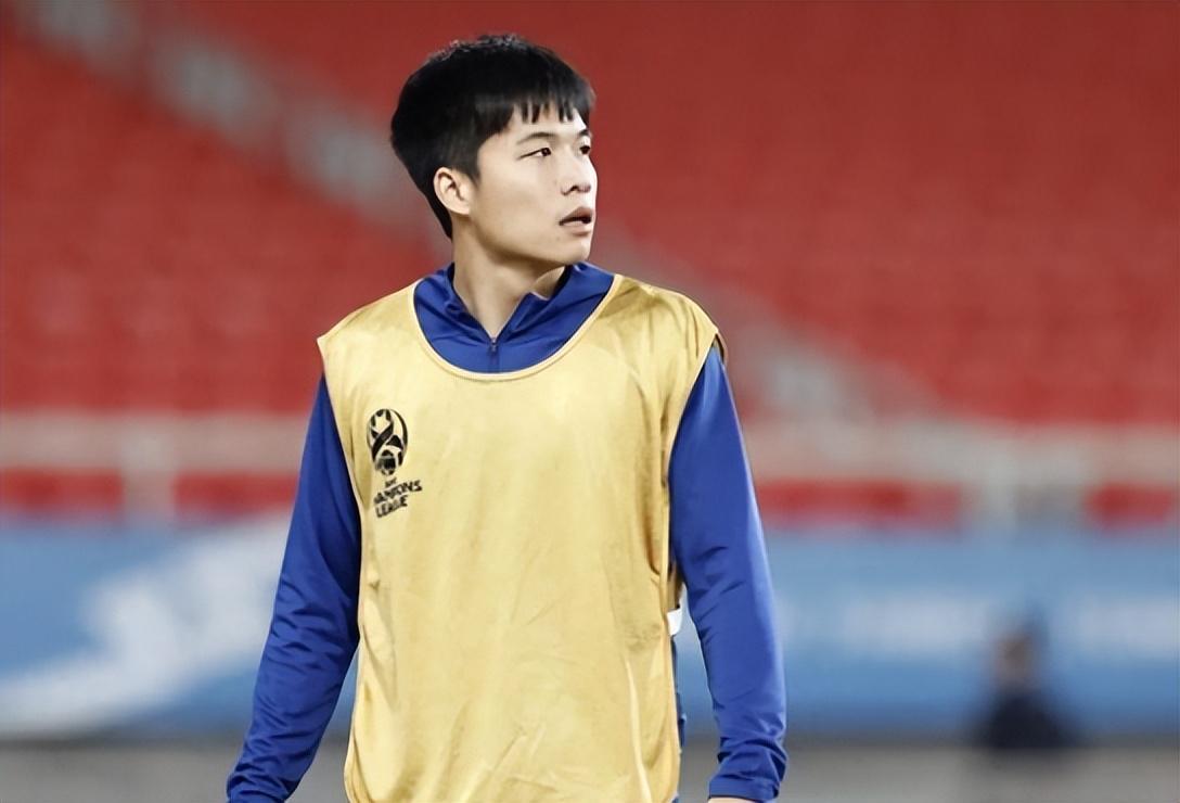 邵佳一都当成宝的本土国脚前腰,本赛季回到鲁能,却一分钟没上