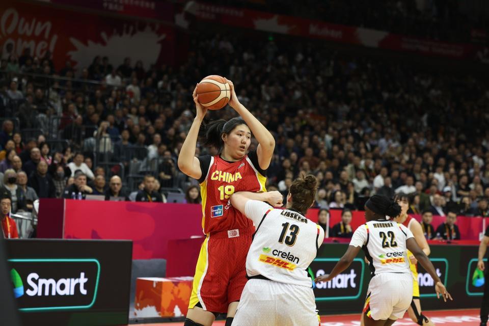18分钟轰20+11，张子宇成唯一亮点！女篮不敌欧洲冠军3大差距明显