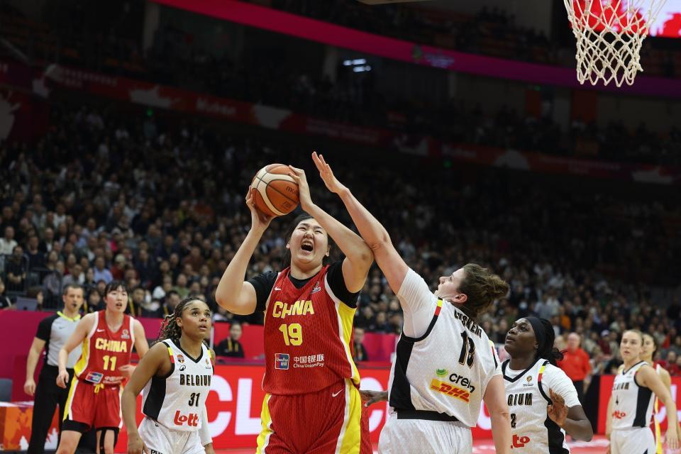 18分钟轰20+11，张子宇成唯一亮点！女篮不敌欧洲冠军3大差距明显